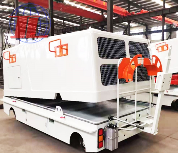 机场用自行多功能车